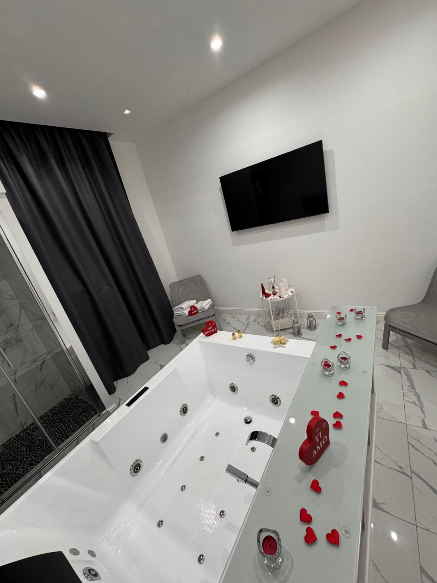Lady Mary'S Luxury Suites Napoli Eksteriør billede