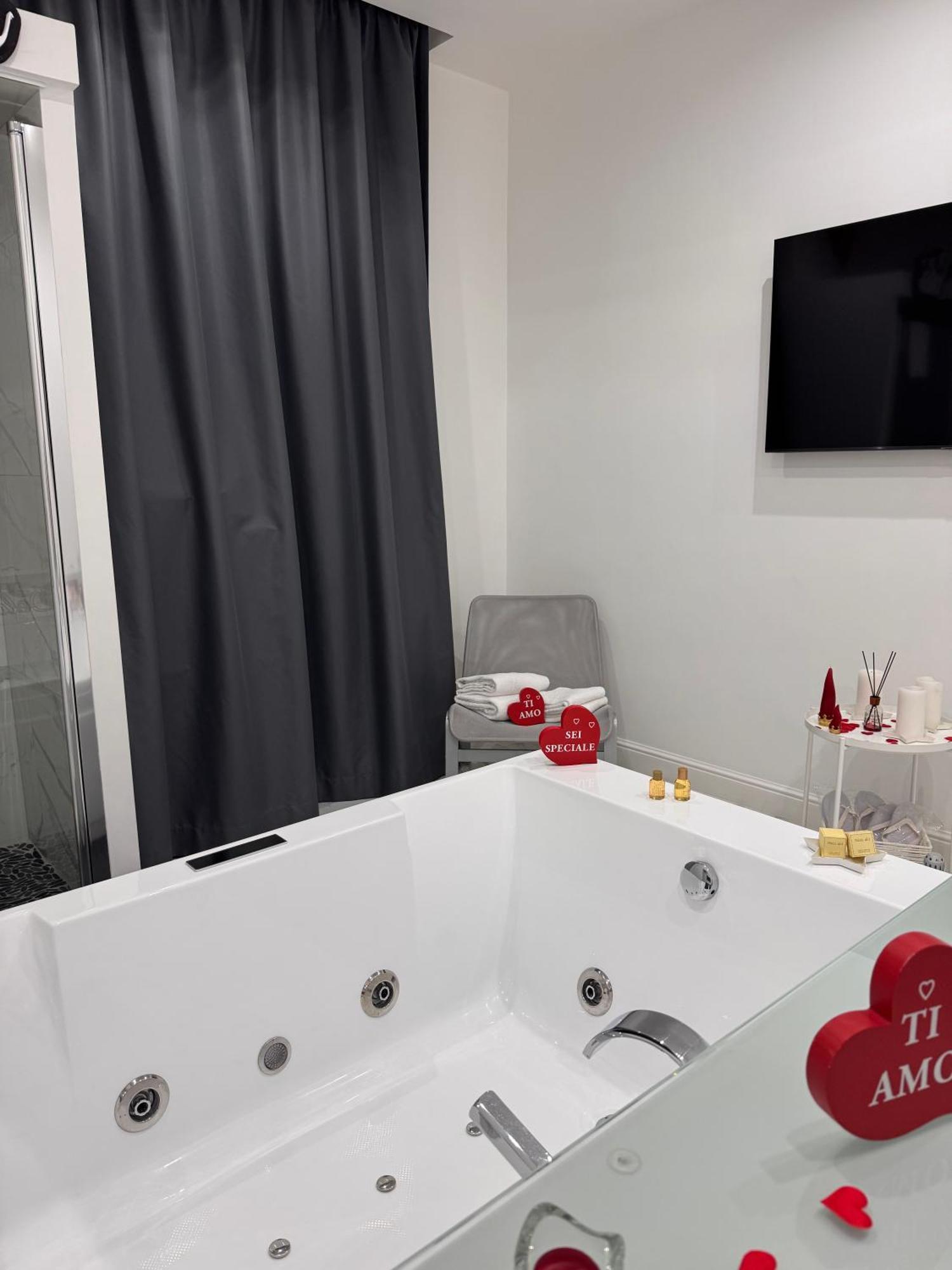 Lady Mary'S Luxury Suites Napoli Eksteriør billede