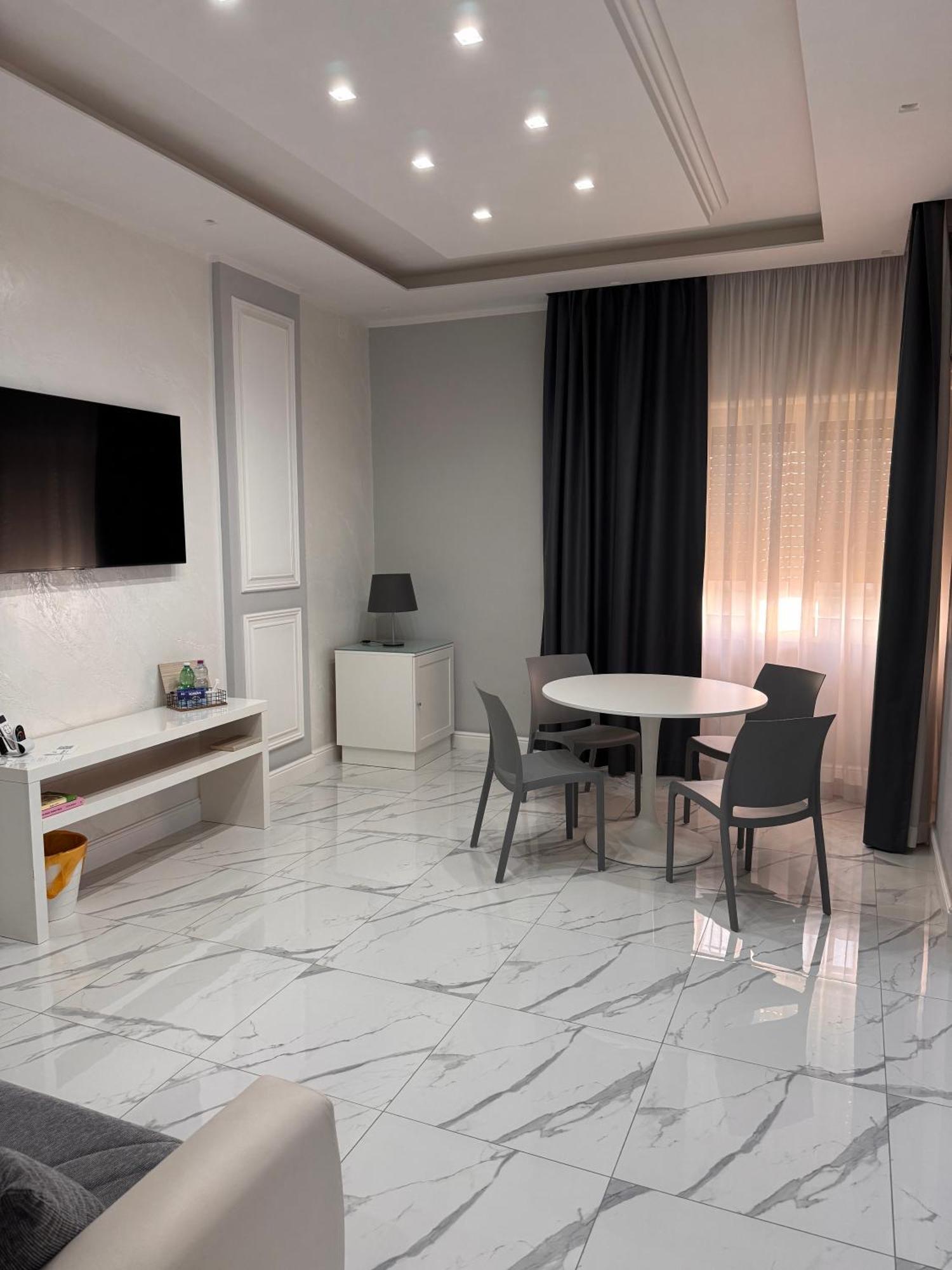 Lady Mary'S Luxury Suites Napoli Eksteriør billede