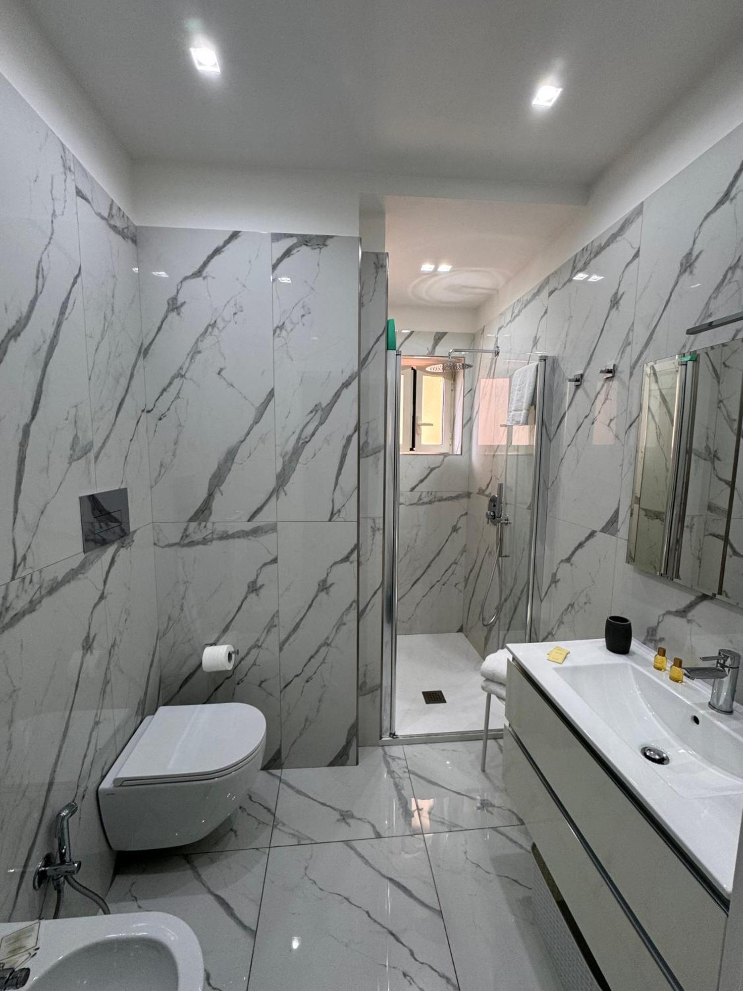 Lady Mary'S Luxury Suites Napoli Eksteriør billede