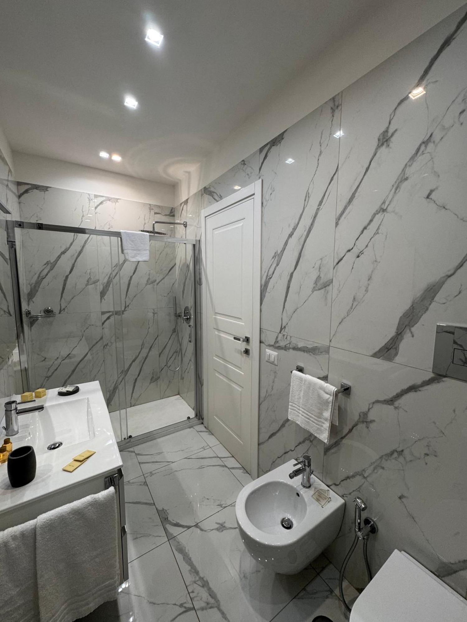 Lady Mary'S Luxury Suites Napoli Eksteriør billede